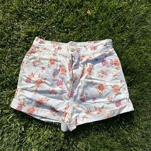 AE Mom Shorts Size 8